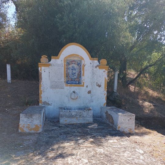 Dois nichos padrões da primeira passagem de Nuno Álvares, em São João de Abrançalha