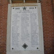 Lapide ai caduti della prima guerra mondiale nella chiesa di San Giuseppe