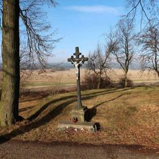 Kříž před hřbitovem v Obecnici
