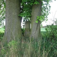 Kříž severně od Hvožďan u cesty