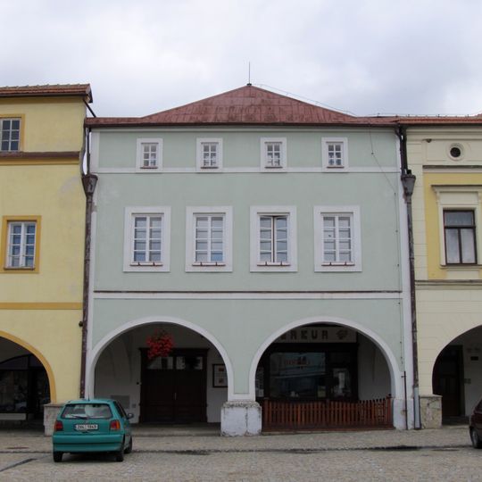 Husovo náměstí 1218