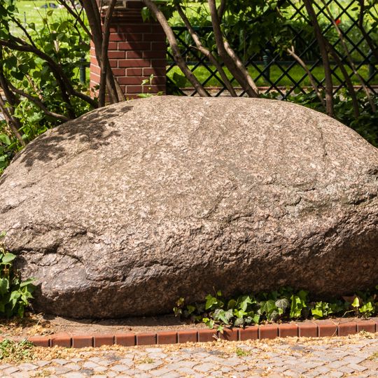 Findling auf dem Savignyplatz