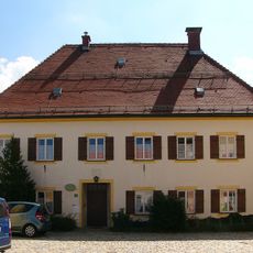 Kirchplatz 2