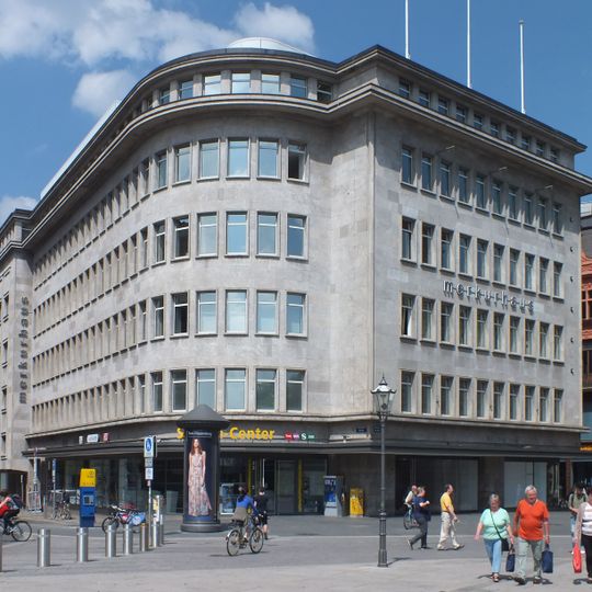 Geschäftshaus ) Markgrafenstraße 2