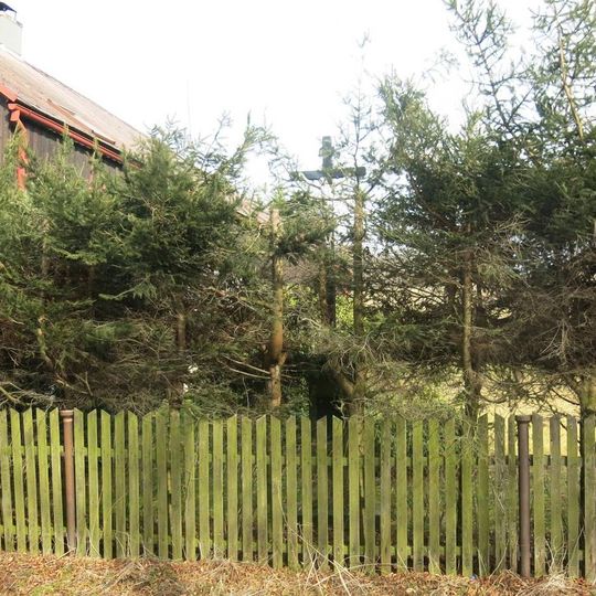 Kříž v zahradě domu 159 v Království