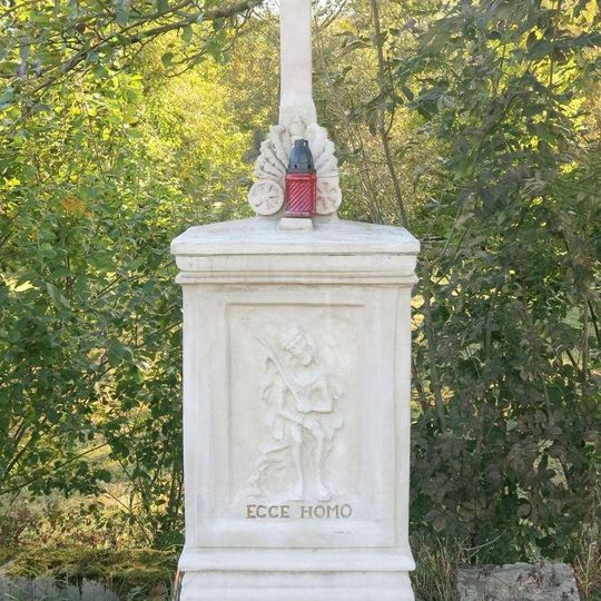 Kříž u mostu přes Úštěcký potok severně od Rochova