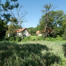 Relikty zamku z fosą