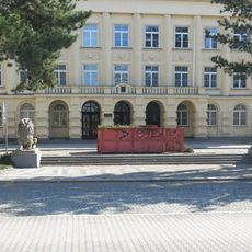 Sochy lvů před okresním soudem v Mladé Boleslavi