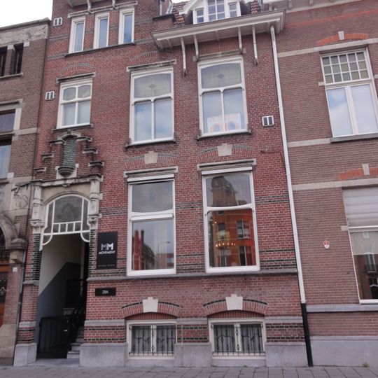 In de wijk het zand gelegen voormalig herenhuis