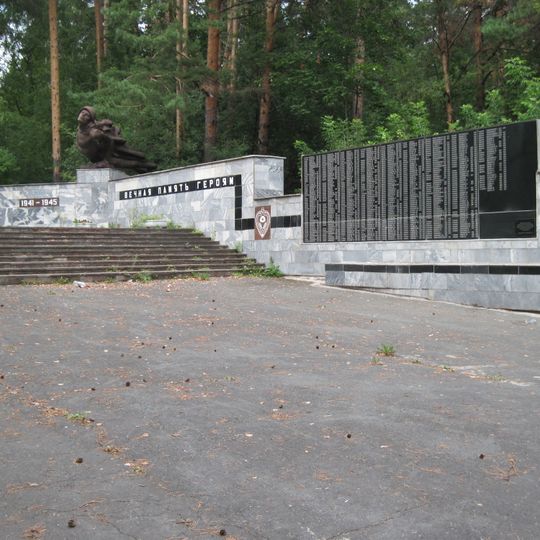 Mass Grave to Soviet soldiers at East cemetery