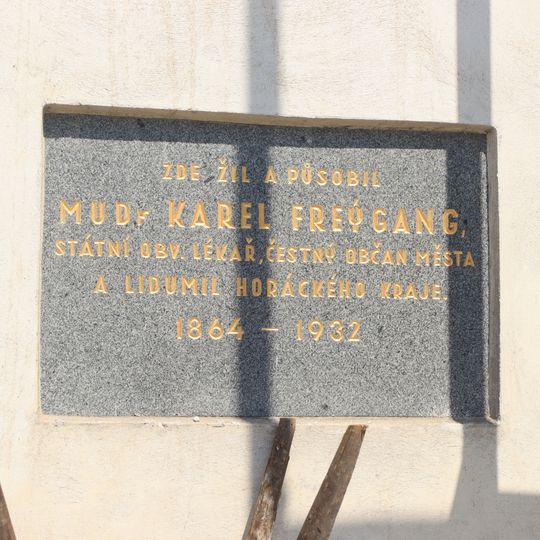 Pamětní deska Karla Freyganga v Trhové Kamenici