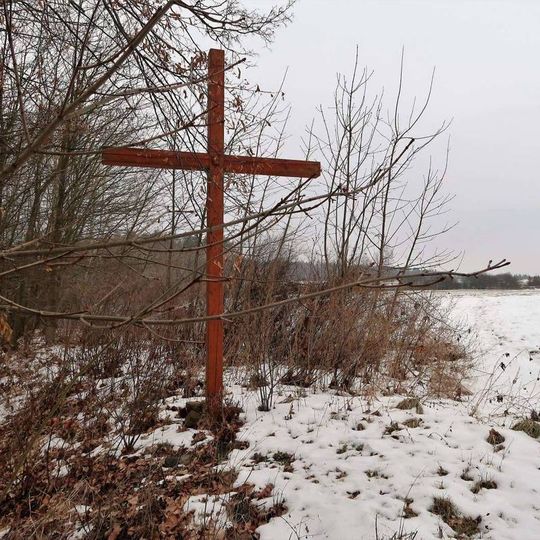 Kříž na jižním okraji Újezda