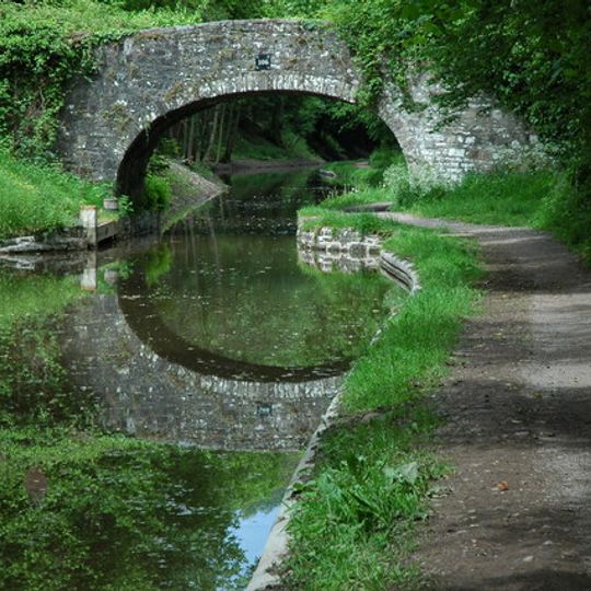 Bridge 106 over the Brecknock & Abergavenny Canal including Iron Sign