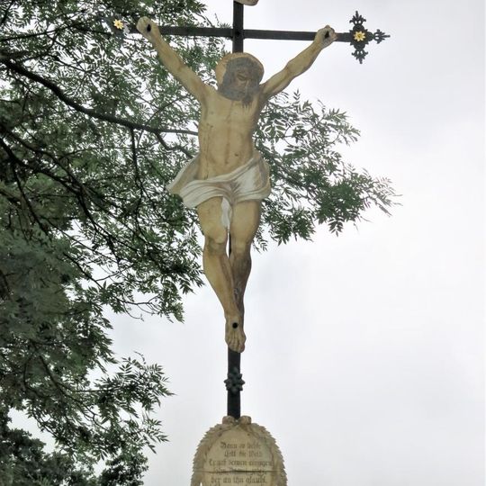 Kříž u silnice nad domem 120 ve Starých Křečanech