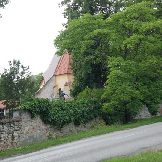 Kostol sv. Jána Krstiteľa      , múr hradbový
