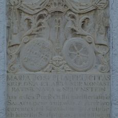 Wappentafel aus Kalkstein