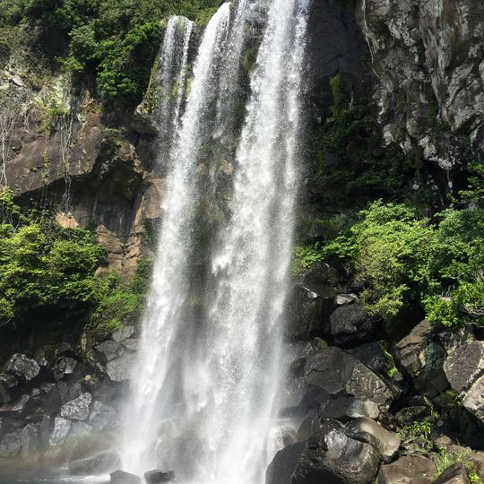 Cascada de Jeongbang
