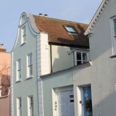 Wall and Gates of No 27