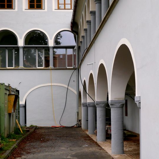 Neue Burg und Stadtmauer,  Bezirksgericht