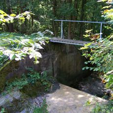 Lávka přes přeliv rybníka v NPR Vůznice