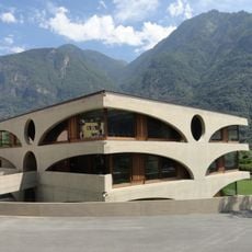 Grono school building