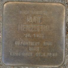 Stolperstein en memoria de Kurt Herzberg