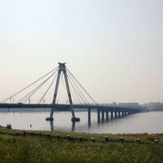 Oktyabrsky Bridge