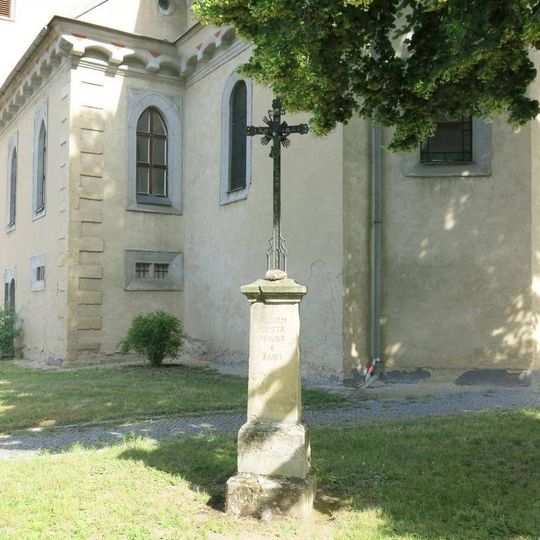 Kříž u kostela svatého Bartoloměje v Bakově nad Jizerou