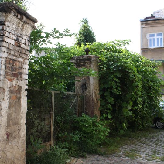 Ogrodzenie w podwórzu