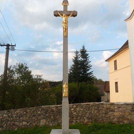 Kříž u kostela v Bohumilicích