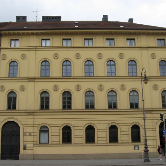 Ehem. Wohnhaus, jetzt Bürogebäude