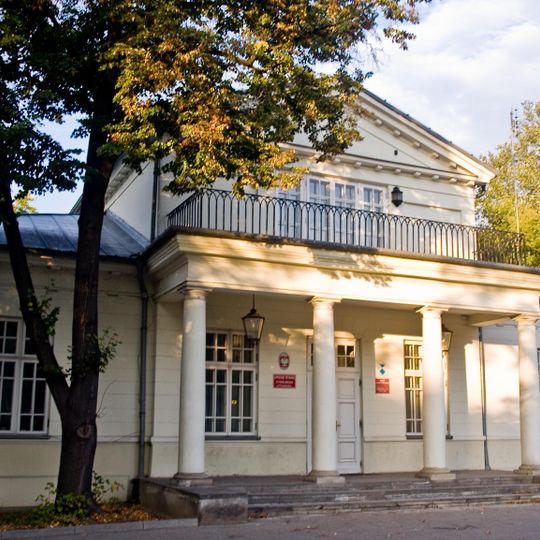 Dwór , Plac Jana Pawła II 7 w Pruszkowie