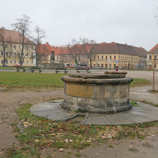 Čtyři studny na Masarykově náměstí - studna u čp. 49