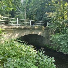 Einbogige Sandsteinbrücke in der Nähe der Mühle Rennersdorf-Neudörfel