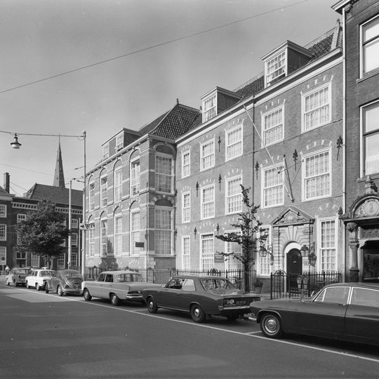 Kneuterdijk 13, The Hague