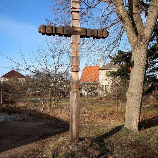 Kříž u křižovatky v Olešné