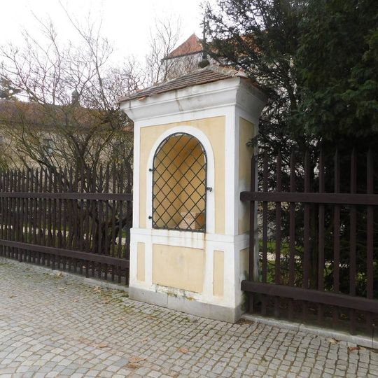 Výklenková kaple v ulici Na baště u zámku v Telči