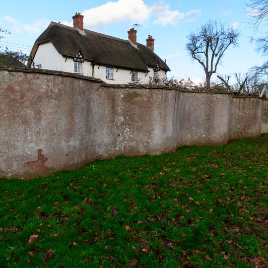 Wall To Garden South Of The White House And Warboro