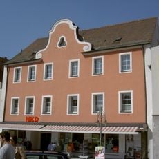 Wohn- und Geschäftshaus