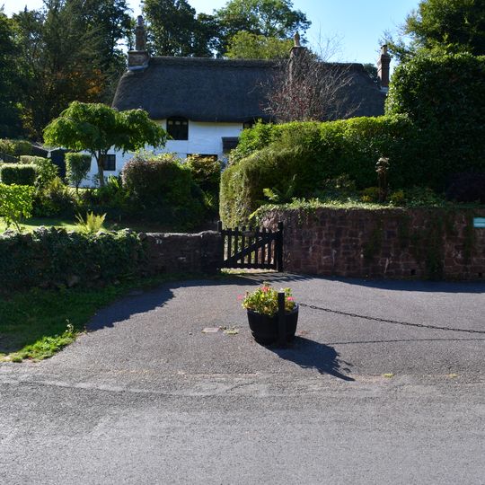 Lanscombe Farmhouse  Orchard View