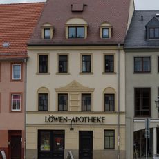 Apotheke und Wohnhaus in geschlossener Bebauung Markt 19