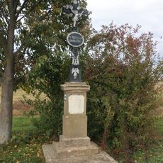 Kříž u silnice východně od Mohelna