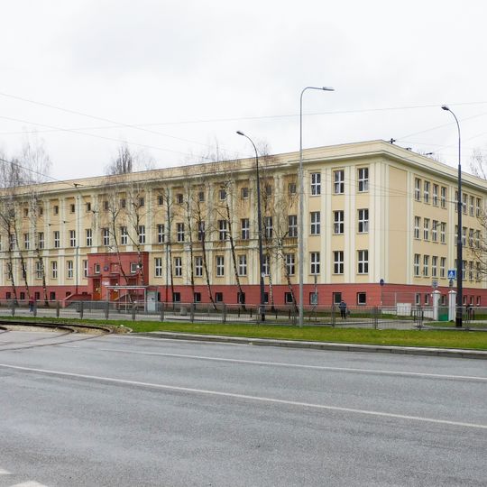 Budynek szkolny przy ulicy Kasprzaka 19/21