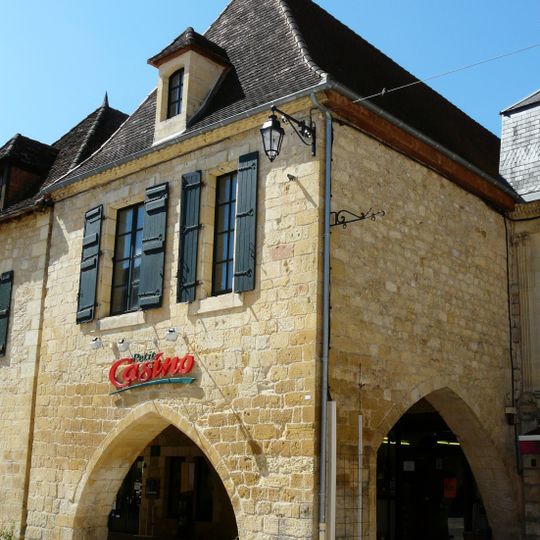 Maison à cornière, 14 place Jean-Moulin, Beaumont-du-Périgord