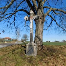 Kříž u školy v Čisovicích