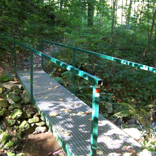 Lávka turistické stezky podél Lužnice přes Příběnický potok