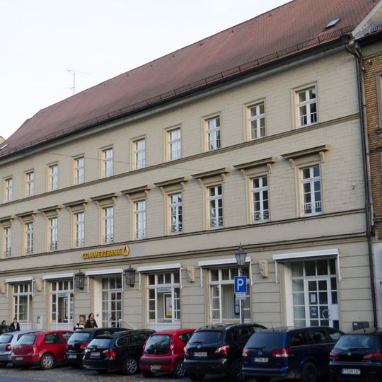 Wohn- und Geschäftshaus