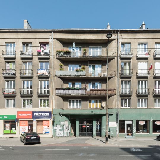 Blok przy ulicy Wolskiej 82