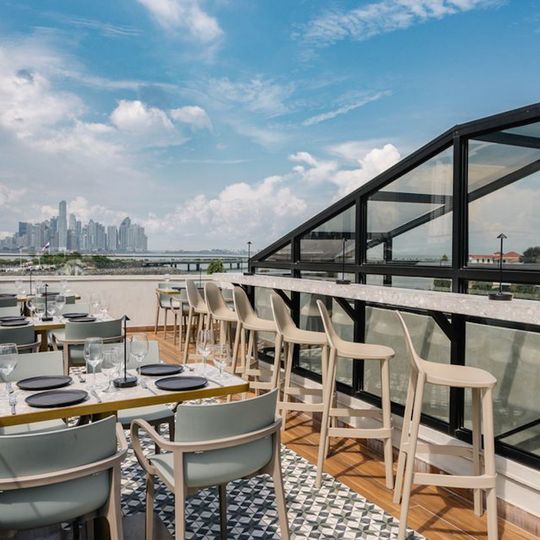 Lazotea Restaurant & Rooftop