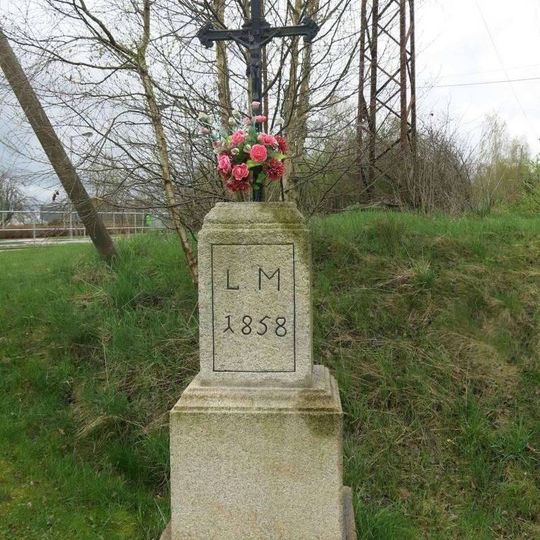 Kříž u rozcestí ulic Chebská a Česká ve Skalné